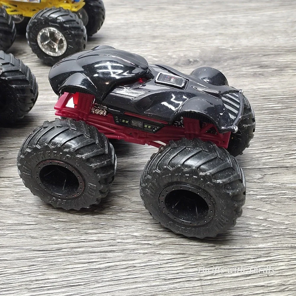 5 Hotwheels Monster Trucks 1:64 - Darth Vader, Bone Shaker, Roger Dodger, Haul